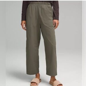 Lululemon Mid-Rise Cropped Barrel Leg Pants